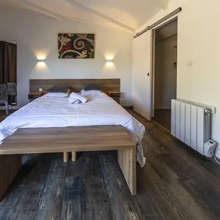 Hotel La Jalousie Saint-Aignan-de-Cramesnil