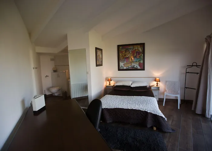 La Jalousie Hotel Saint-Aignan-de-Cramesnil